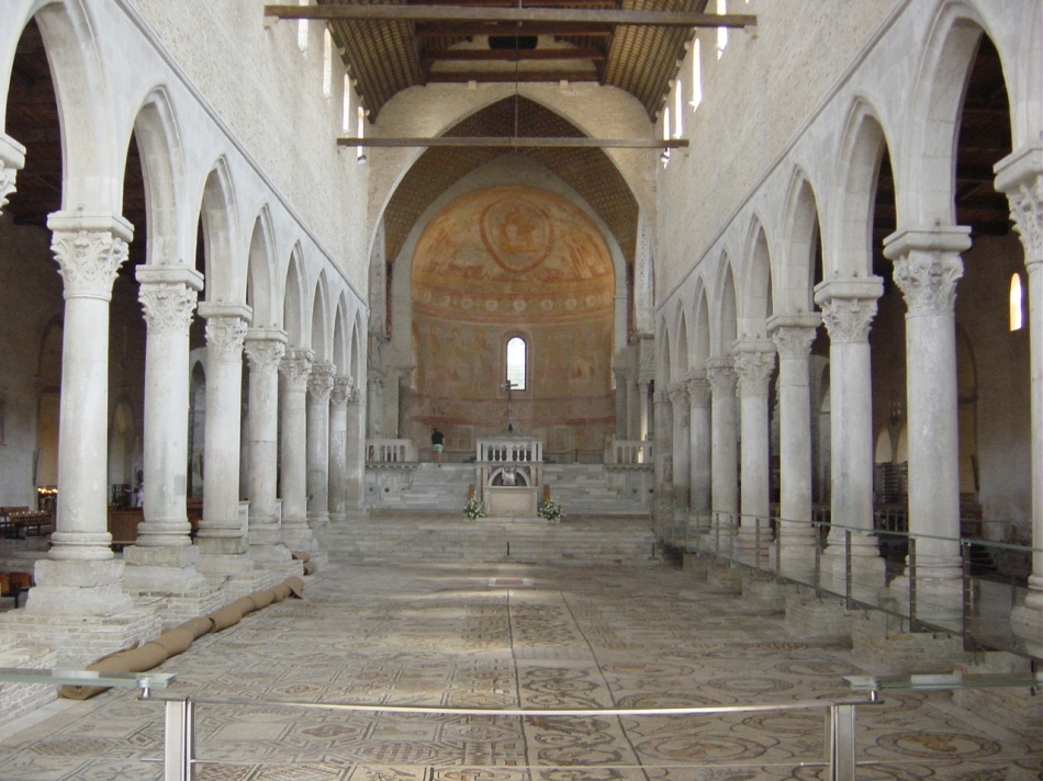 Aquileia,_Basilica._Interno_-_Foto_Giovanni_Dall'Orto.jpg